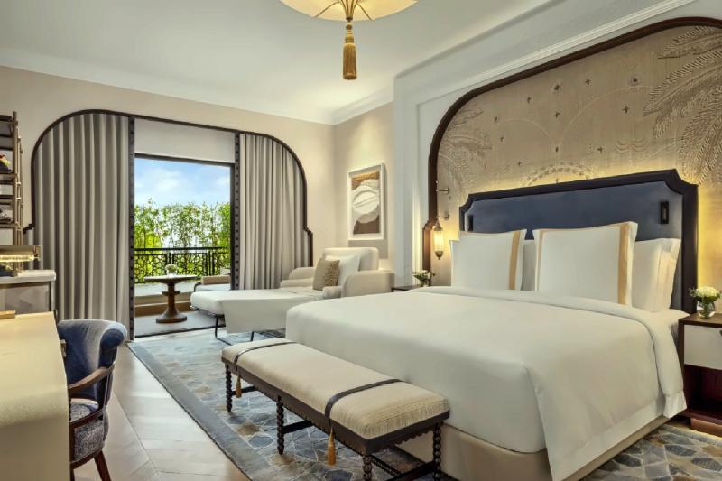 Premium Palm View Family Room