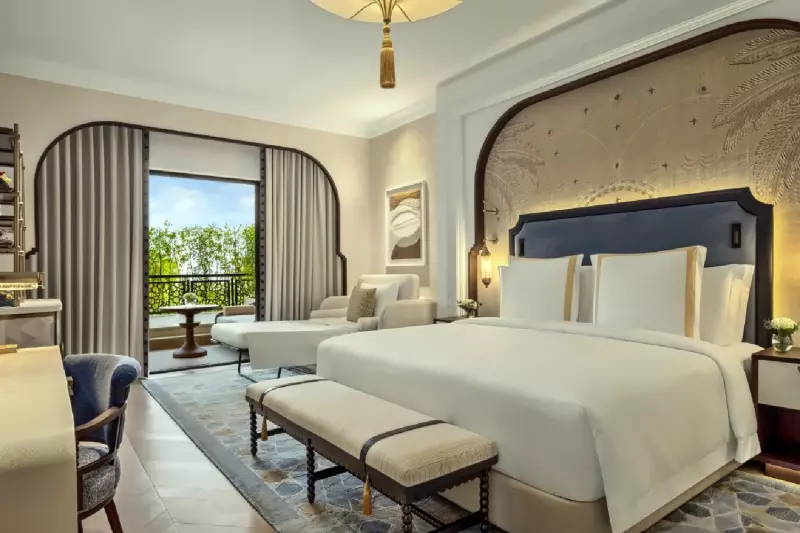 Premium Palm View Family Room