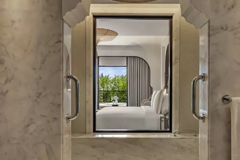 Premium Palm View Family Room