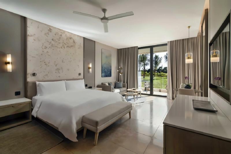 Premier Jr. Patio Suite