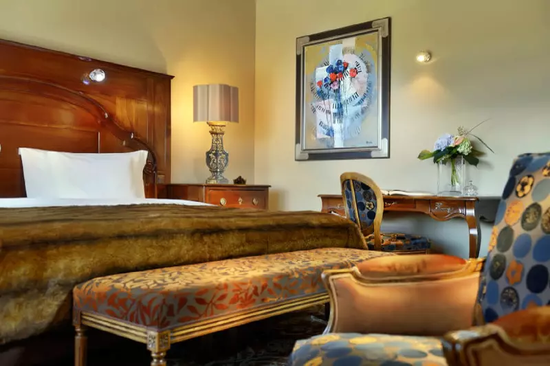 Superior Corner Room