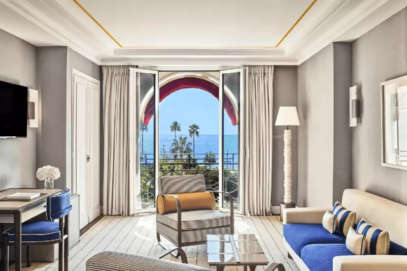 Deluxe Sea View Suite