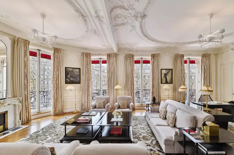 George V Signature Suite