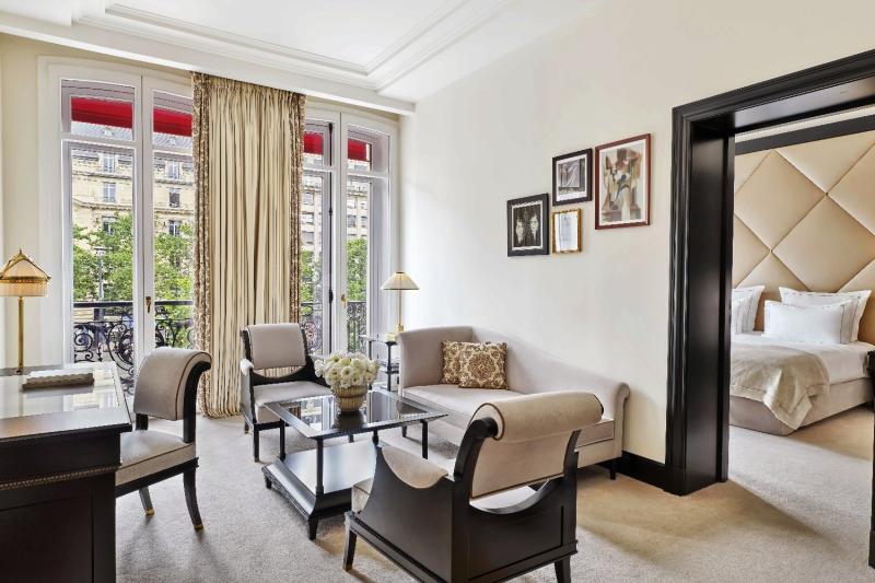 Prestige Champs-Elysees Suite