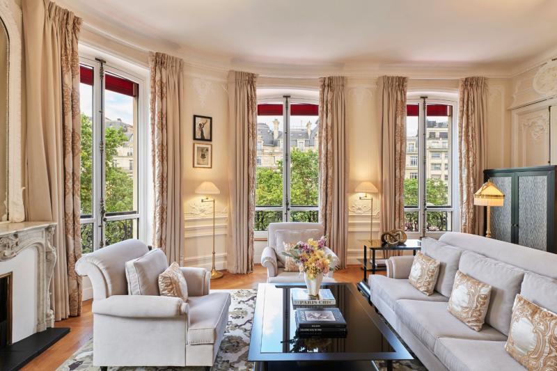 Champs Élysées Signature Suite