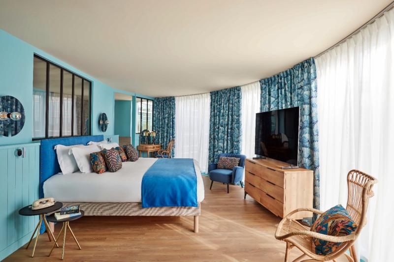 Panoramic City View Suite