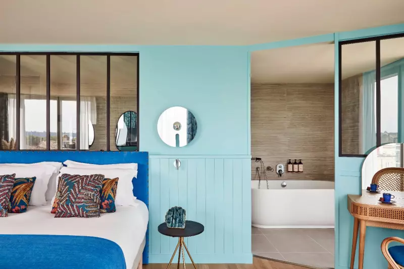 Panoramic City View Suite