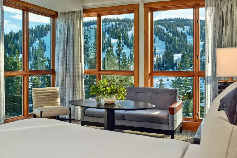 Mountain View Corner Room