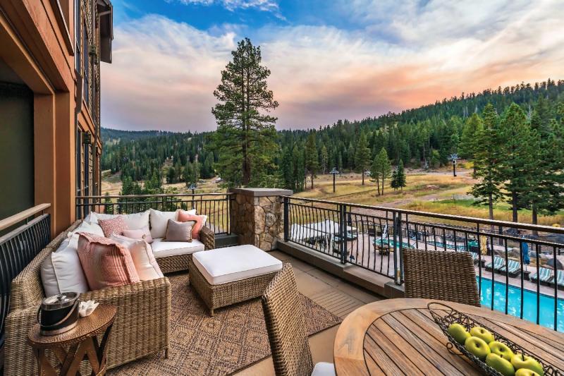 3 Bedroom Mountain View Residence