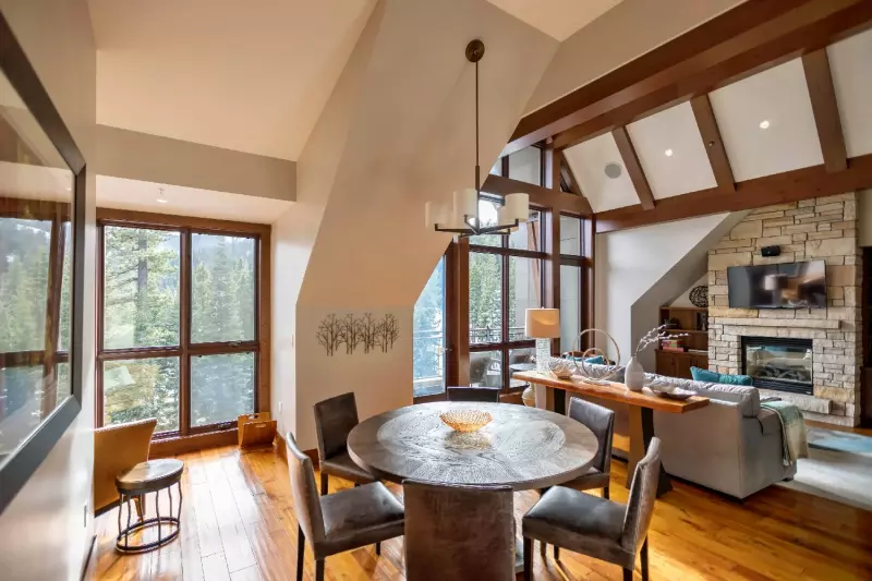 3 Bedroom Mountain View Residence
