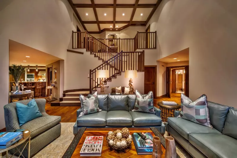 4 Bedroom Mountain View Residence