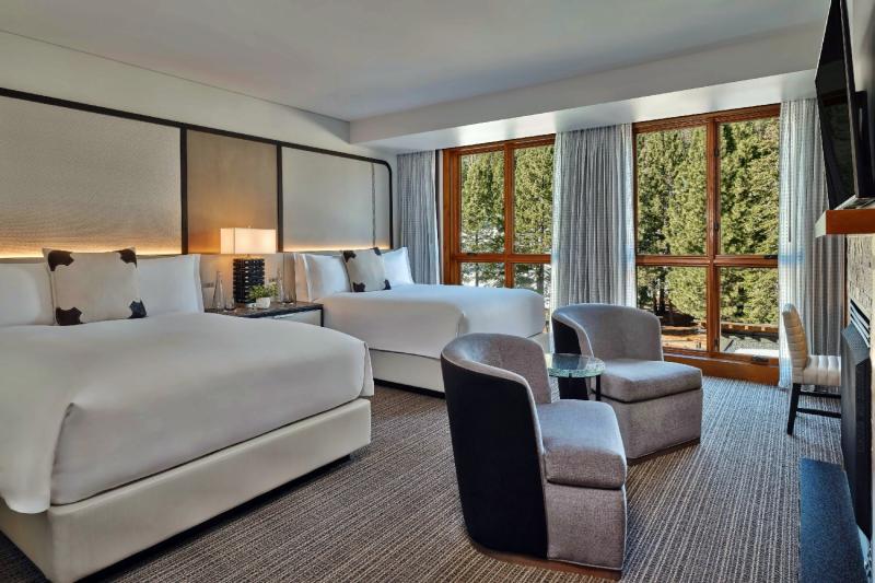 Deluxe Mountain View Fireplace Room