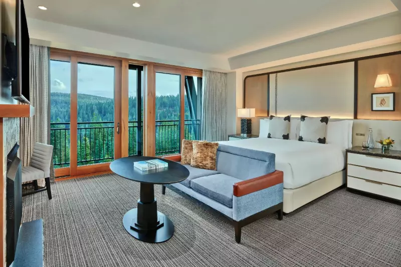 Deluxe Mountain View Fireplace Room