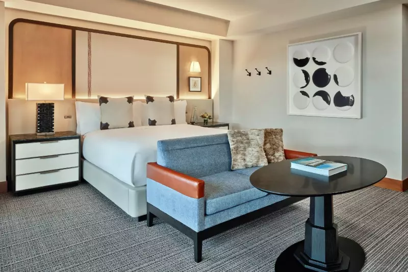 Deluxe Fireplace Room