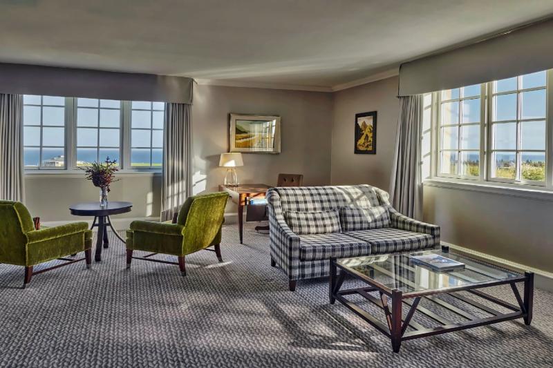 Deluxe Sea View Suite
