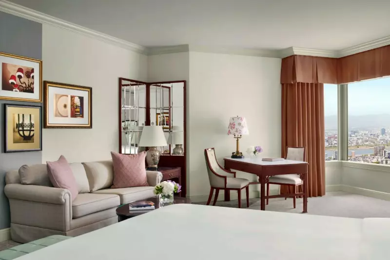 Junior City View Corner Suite 