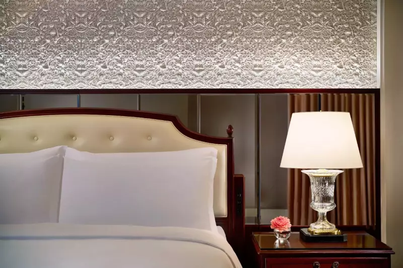 Junior City View Corner Suite 