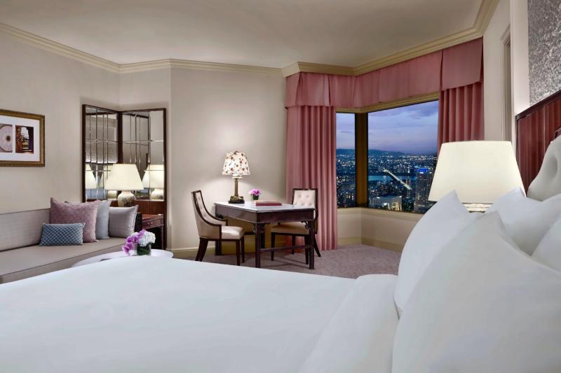 Junior Skyview Suite
