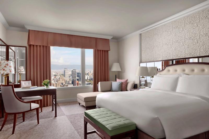 Superior Skyview Room 