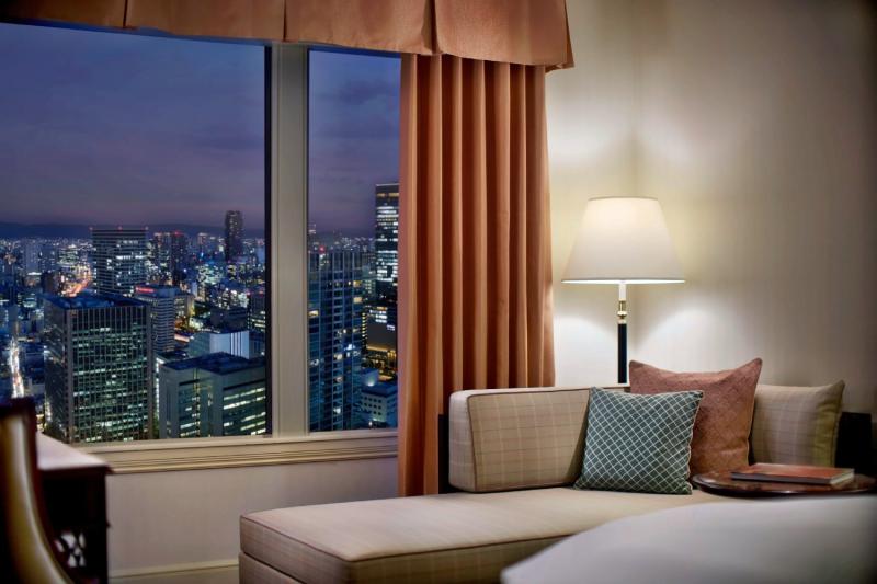 Deluxe City View Corner Room 