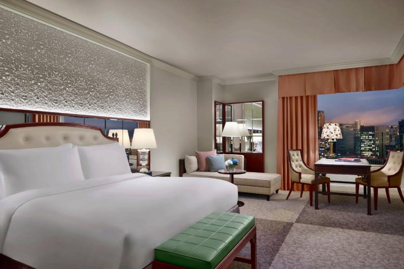 Deluxe City View Corner Club Room