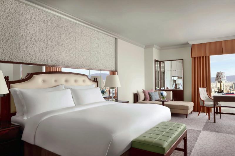 Deluxe City View Corner Club Room