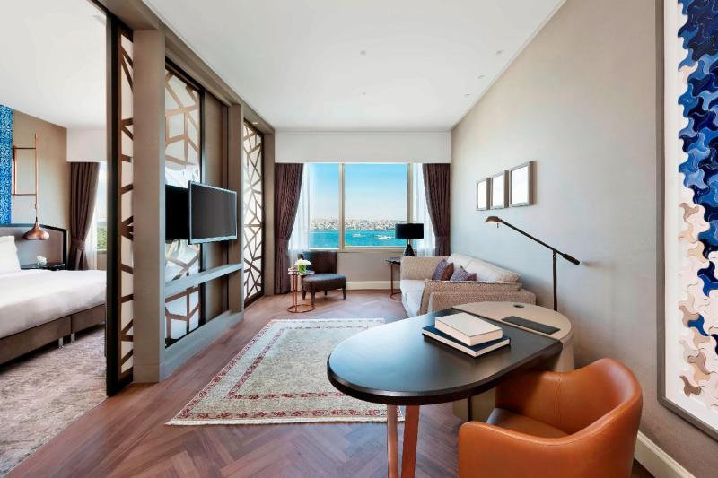 Bosphorus View Club Suite