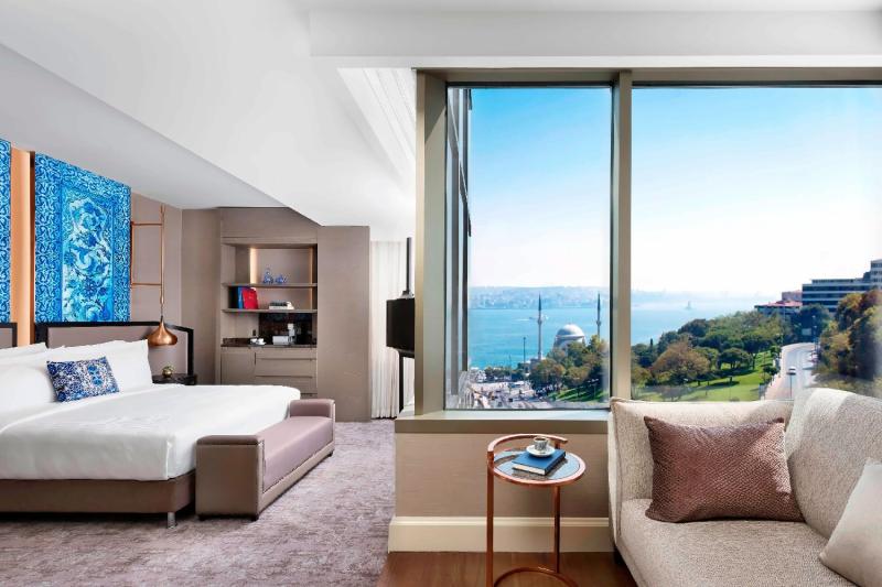 Premium Bosphorus Corner Room