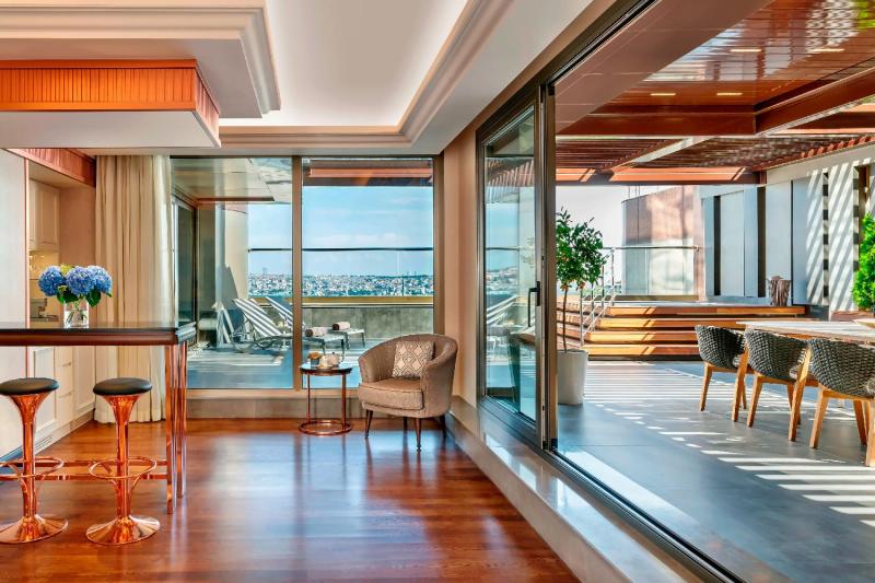 Presidential Club Suite