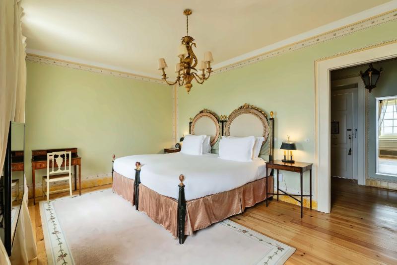 Deluxe Valley View Room