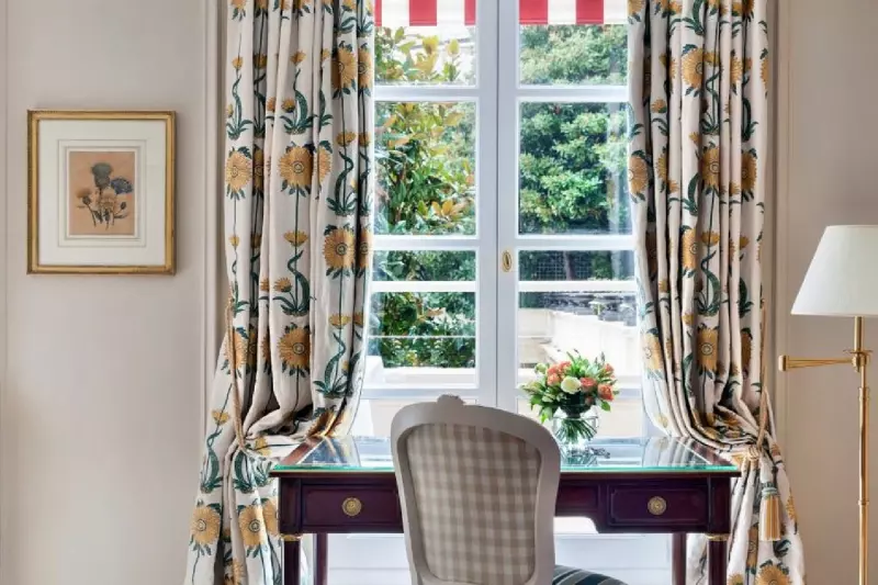 Deluxe Courtyard View Balcony Room