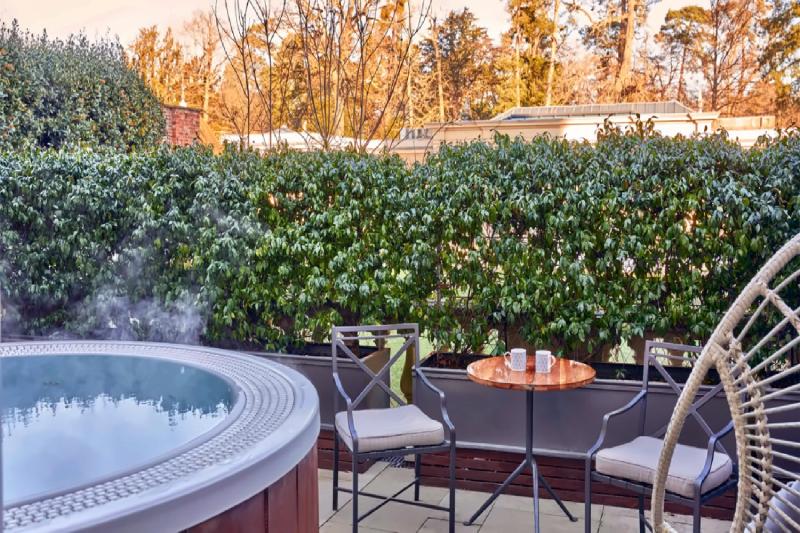 Club Terrace Hot Tub Room