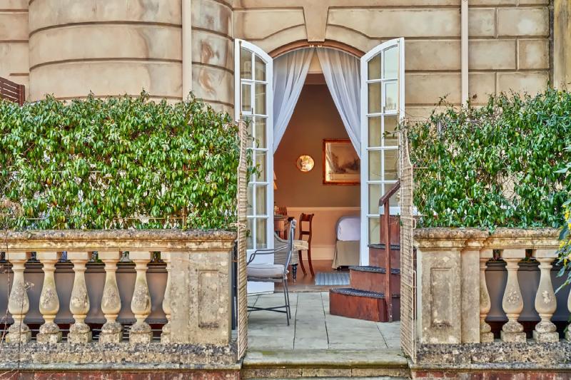 Deluxe Terrace Hot Tub Room