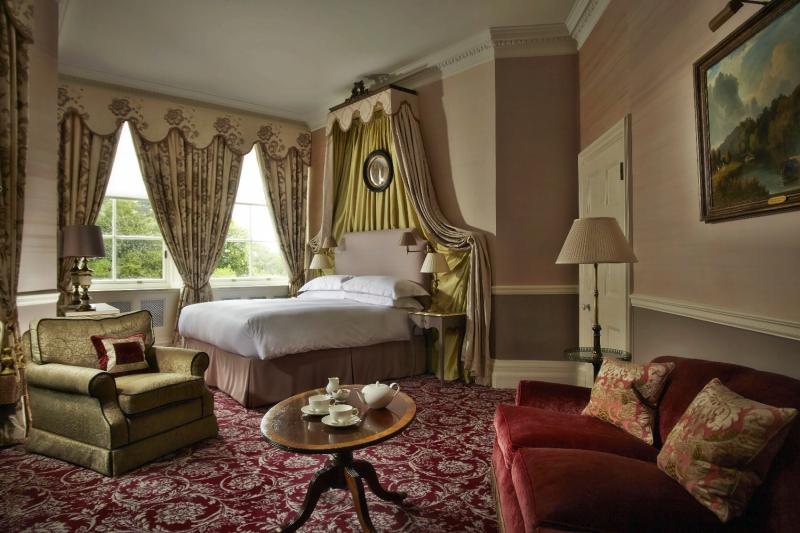 2 Bedroom Deluxe Suite