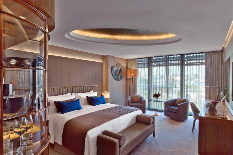 Grand Superior Room