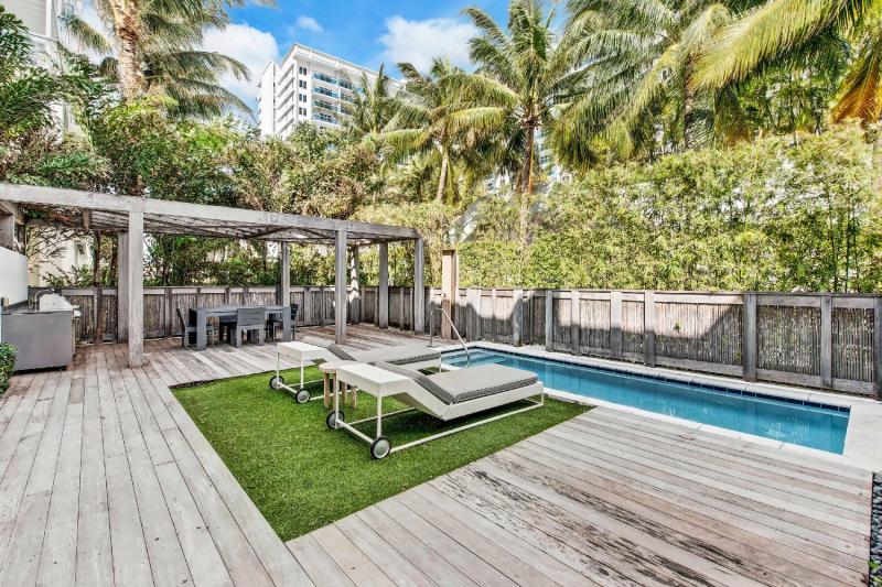 2 Bedroom Poolside Villa