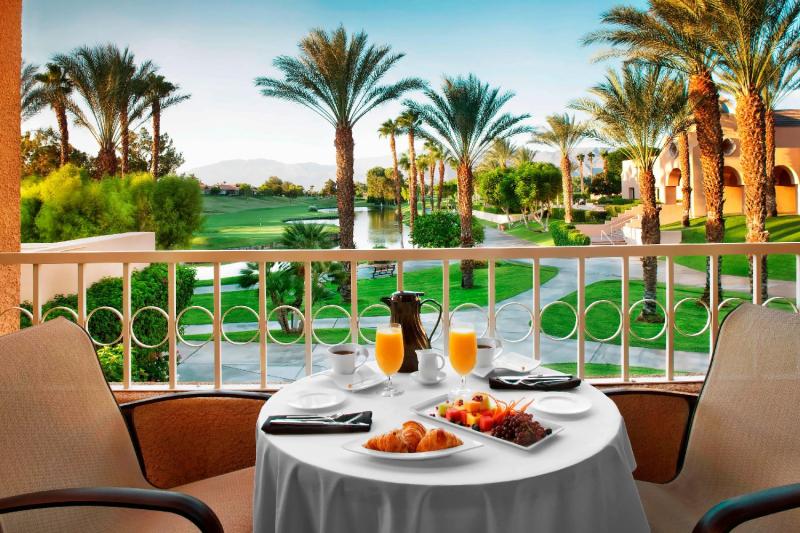 Deluxe Golf View Balcony Room