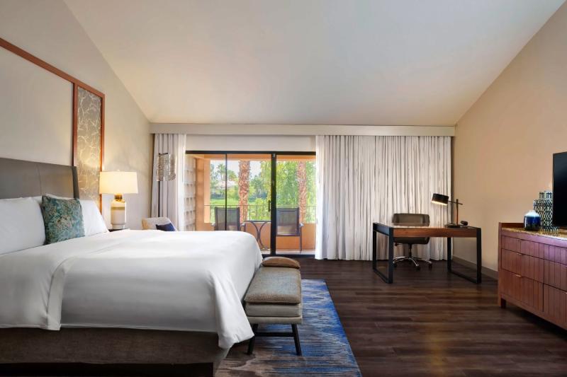 Traditional Balcony Room