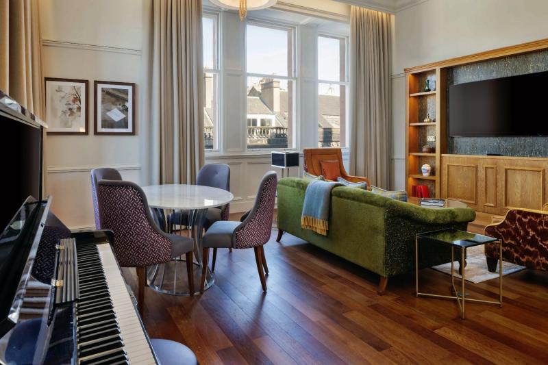 Sir Conan Doyle Suite