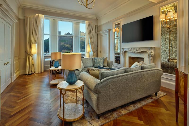 Caledonian Castle View Suite