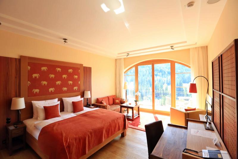 Retreat Large Room