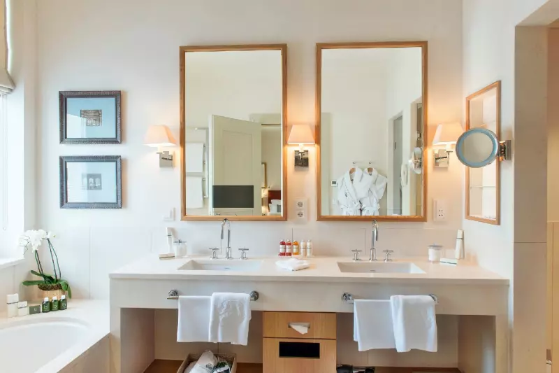 Superior Stephanie Room