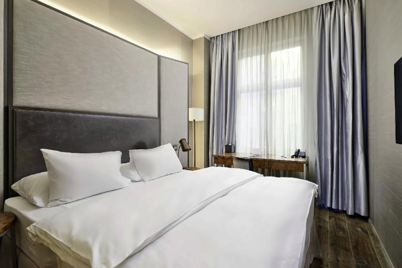 Petite Room