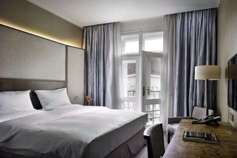 Pied-a-Terre Room