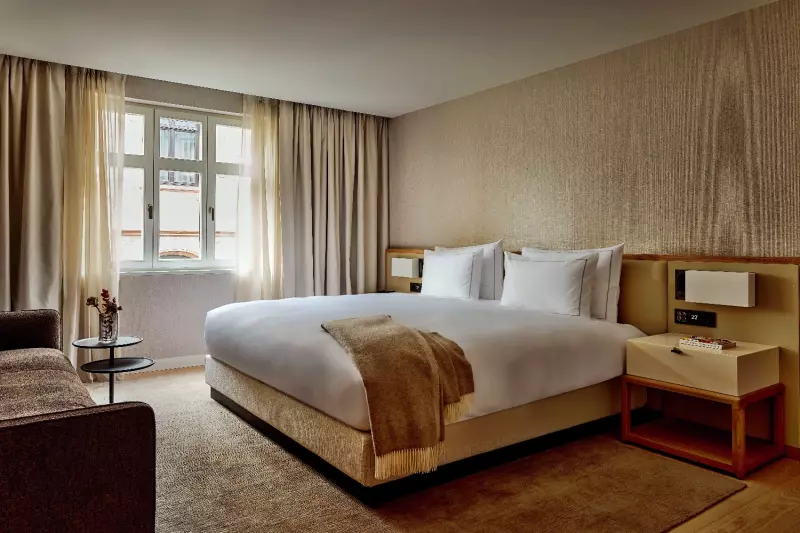 Corner Suite 