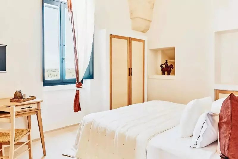 Tower 1658 Superior Room