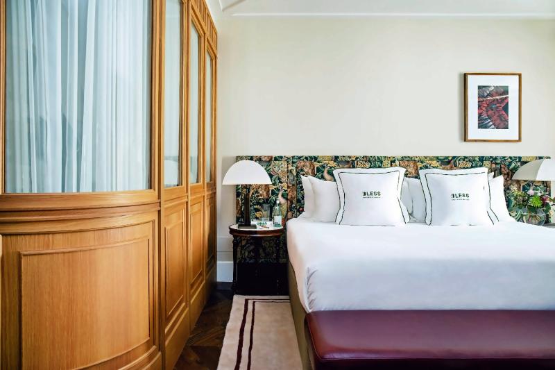 Premium Velazquez View Room