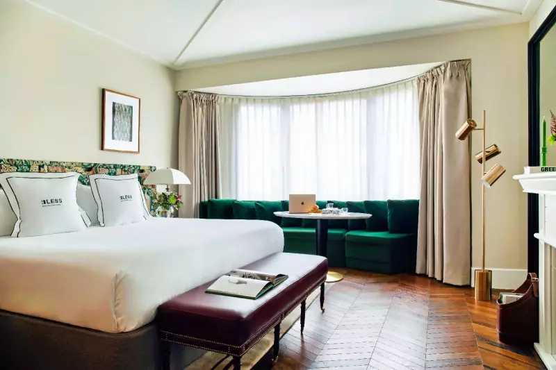 Premium Velazquez View Room