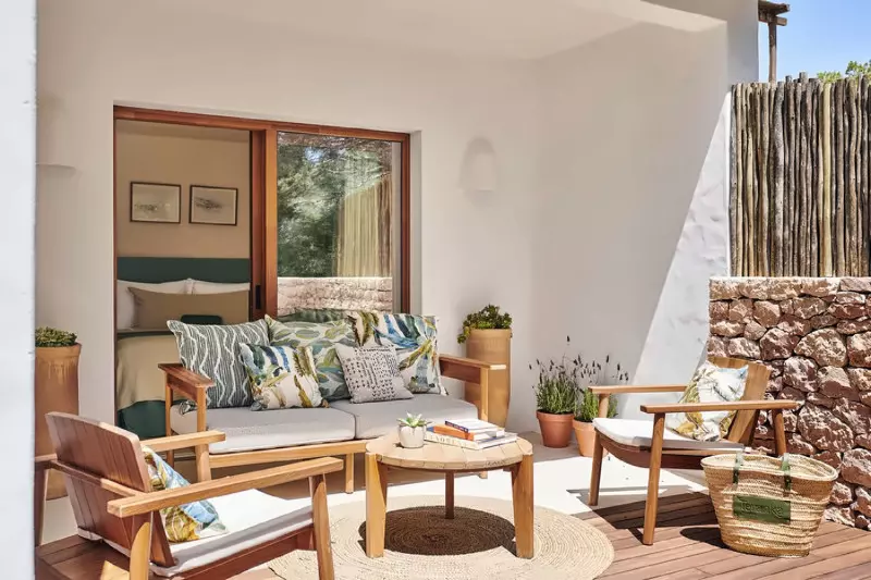 Deluxe Junior Garden View Suite