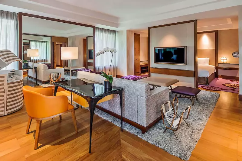 Junior Open Concept Suite